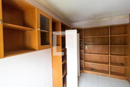 Casa à venda com 331m², 4 quartos e 3 vagas Casa à venda com 331m², 4 quartos e 3 vagasQuarto 02 - Mezanino