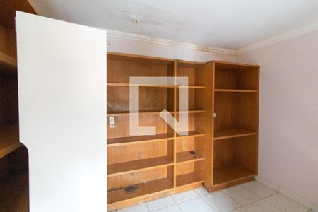 Casa à venda com 331m², 4 quartos e 3 vagas Casa à venda com 331m², 4 quartos e 3 vagasQuarto 02 - Mezanino