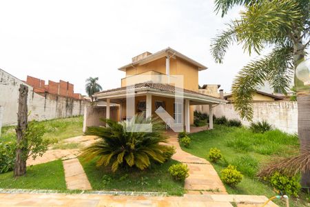 Casa à venda com 331m², 4 quartos e 3 vagas Casa à venda com 331m², 4 quartos e 3 vagasQuintal