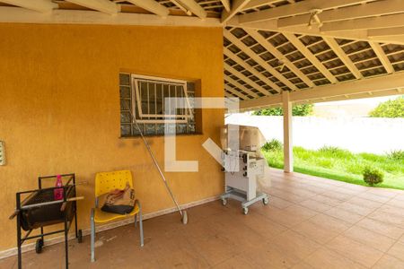 Casa à venda com 331m², 4 quartos e 3 vagas Casa à venda com 331m², 4 quartos e 3 vagasVaranda