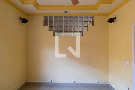 Casa à venda com 331m², 4 quartos e 3 vagas Casa à venda com 331m², 4 quartos e 3 vagasSala de TV