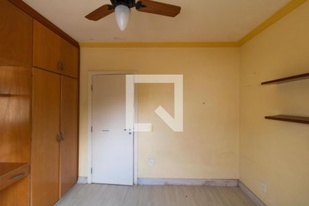 Casa à venda com 331m², 4 quartos e 3 vagas Casa à venda com 331m², 4 quartos e 3 vagasQuarto 01