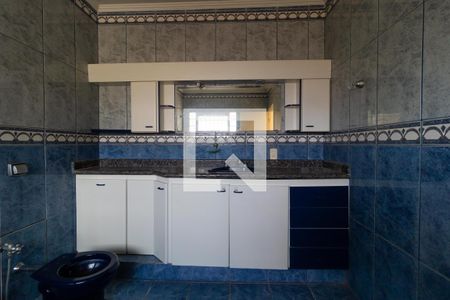 Casa à venda com 331m², 4 quartos e 3 vagas Casa à venda com 331m², 4 quartos e 3 vagasBanheiro da Suíte 02