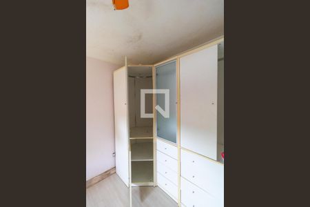 Casa à venda com 331m², 4 quartos e 3 vagas Casa à venda com 331m², 4 quartos e 3 vagasQuarto 02- Armário