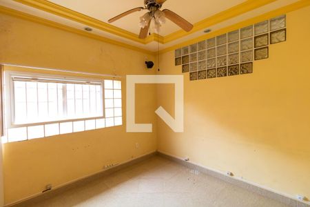 Casa à venda com 331m², 4 quartos e 3 vagas Casa à venda com 331m², 4 quartos e 3 vagasSala de TV