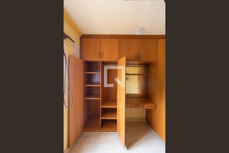 Casa à venda com 331m², 4 quartos e 3 vagas Casa à venda com 331m², 4 quartos e 3 vagasQuarto 01 - Armário