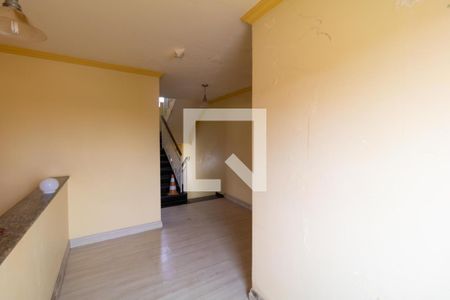 Casa à venda com 331m², 4 quartos e 3 vagas Casa à venda com 331m², 4 quartos e 3 vagasHall Íntimo