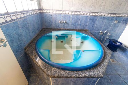 Casa à venda com 331m², 4 quartos e 3 vagas Casa à venda com 331m², 4 quartos e 3 vagasBanheiro da Suíte 02