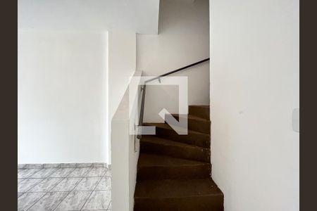 Escada de casa à venda com 3 quartos, 77m² em Vila do Encontro, São Paulo