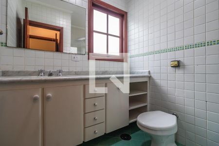 Casa de condomínio à venda com 305m², 5 quartos e 2 vagasBanheiro da Suíte 1