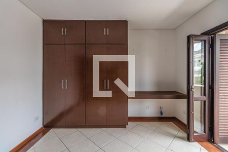 Casa de condomínio à venda com 305m², 5 quartos e 2 vagasSuíte 4