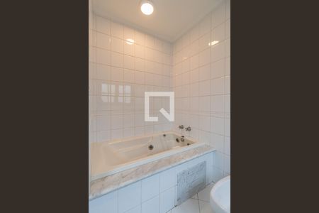 Casa de condomínio à venda com 305m², 5 quartos e 2 vagasBanheiro da Suíte 2