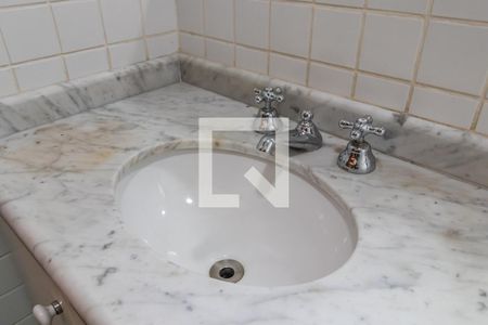 Casa de condomínio à venda com 305m², 5 quartos e 2 vagasBanheiro da Suíte 1