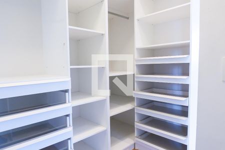 Apartamento à venda com 345m², 3 quartos e 4 vagas Apartamento à venda com 345m², 3 quartos e 4 vagasCloset