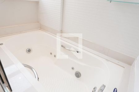 Apartamento à venda com 345m², 3 quartos e 4 vagas Apartamento à venda com 345m², 3 quartos e 4 vagasBanheiro Suíte Master