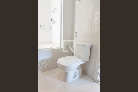 Apartamento à venda com 345m², 3 quartos e 4 vagas Apartamento à venda com 345m², 3 quartos e 4 vagasBanheiro Suíte Master