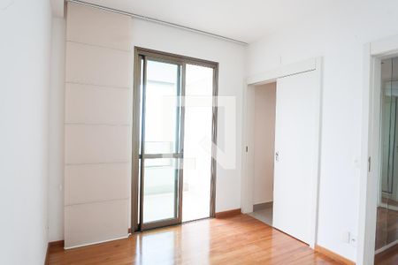 Suíte 1 de apartamento à venda com 3 quartos, 345m² em Vila da Serra, Nova Lima