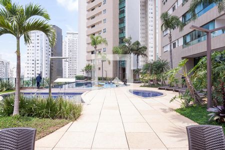 Apartamento à venda com 345m², 3 quartos e 4 vagas Apartamento à venda com 345m², 3 quartos e 4 vagasPiscina