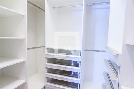 Apartamento à venda com 345m², 3 quartos e 4 vagas Apartamento à venda com 345m², 3 quartos e 4 vagasCloset