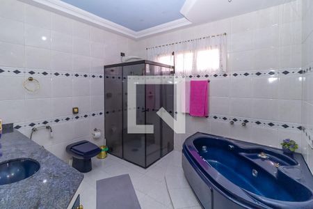 Casa para alugar com 500m², 4 quartos e 4 vagas Casa para alugar com 500m², 4 quartos e 4 vagasBanheiro da Suíte 1