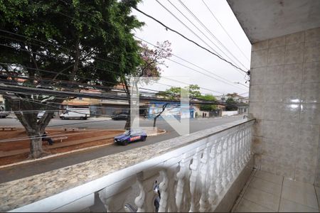 Sacada de casa à venda com 5 quartos, 125m² em Parque Edu Chaves, São Paulo