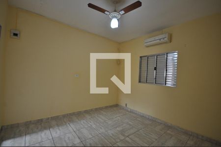 Sala/Quarto de casa à venda com 5 quartos, 125m² em Parque Edu Chaves, São Paulo