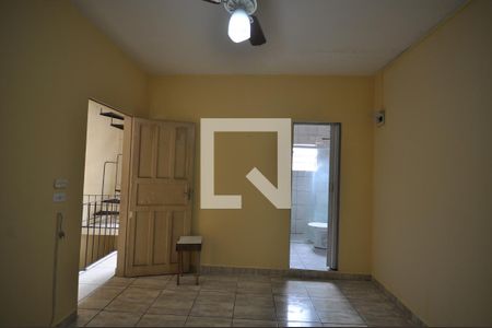 Sala/Quarto de casa à venda com 5 quartos, 125m² em Parque Edu Chaves, São Paulo