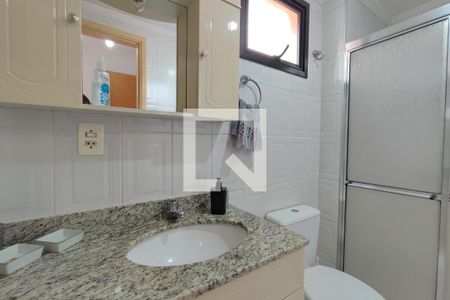 Banheiro  de apartamento à venda com 1 quarto, 48m² em Centro, Campinas