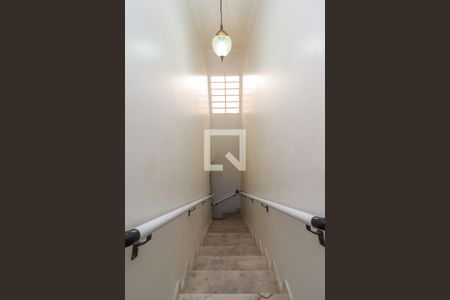 Casa à venda com 189m², 3 quartos e 2 vagasEscada