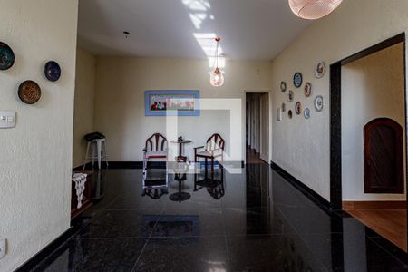 Sala 2 de casa para alugar com 4 quartos, 250m² em Nova Floresta, Belo Horizonte