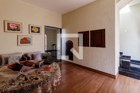 Sala 1 de casa à venda com 4 quartos, 250m² em Nova Floresta, Belo Horizonte