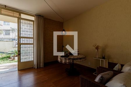 Sala 1 de casa para alugar com 4 quartos, 250m² em Nova Floresta, Belo Horizonte
