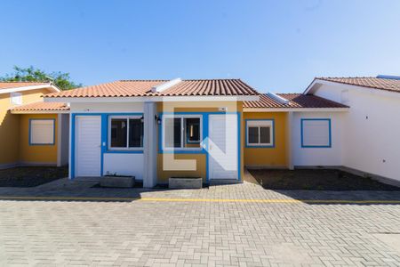 Sala/Cozinha-Vista de casa de condomínio à venda com 2 quartos, 74m² em Estância Velha, Canoas