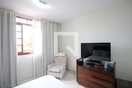 Casa à venda com 320m², 3 quartos e 4 vagasSuite