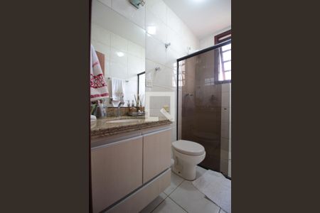 Casa à venda com 320m², 3 quartos e 4 vagasBanheiro Social