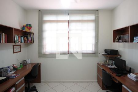 Casa à venda com 320m², 3 quartos e 4 vagasEscritório