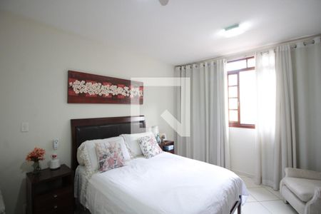 Casa à venda com 320m², 3 quartos e 4 vagasSuite