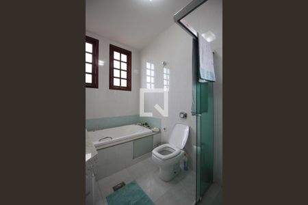 Casa à venda com 320m², 3 quartos e 4 vagasBanheiro da Suite