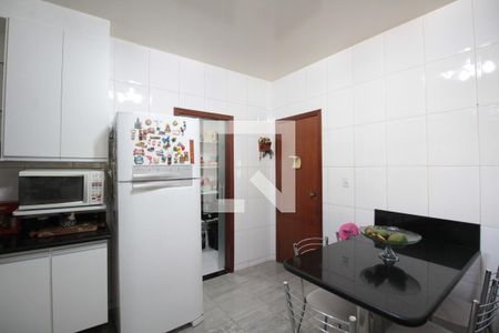 Casa à venda com 320m², 3 quartos e 4 vagasCozinha