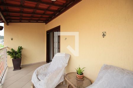 Casa à venda com 320m², 3 quartos e 4 vagasVaranda