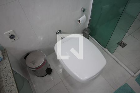 Casa à venda com 320m², 3 quartos e 4 vagasBanheiro da Suite