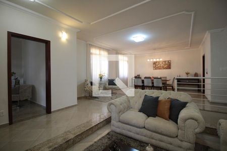 Sala de casa à venda com 3 quartos, 320m² em Castelo, Belo Horizonte
