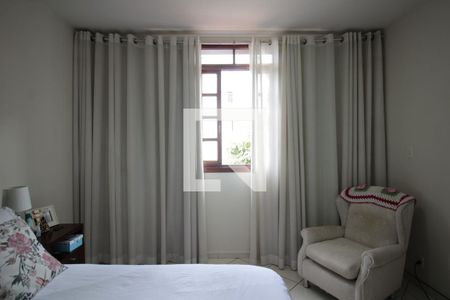 Casa à venda com 320m², 3 quartos e 4 vagasSuite