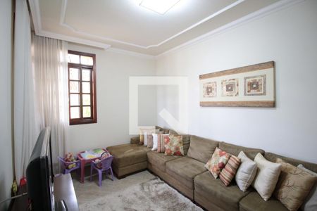 Casa à venda com 320m², 3 quartos e 4 vagasSala de TV