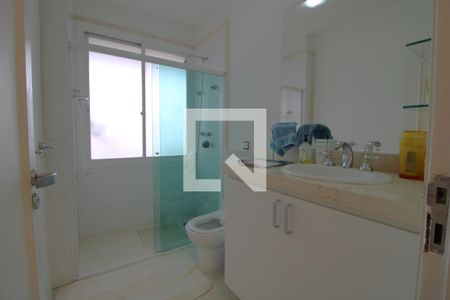 Apartamento à venda com 411m², 4 quartos e 3 vagasBanheiro da Suíte 2