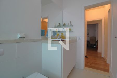 Apartamento à venda com 411m², 4 quartos e 3 vagasBanheiro da Suíte 2