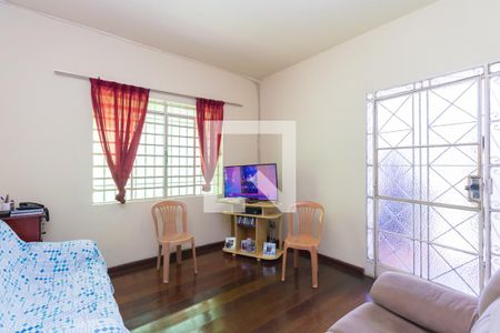 Sala de casa à venda com 3 quartos, 142m² em Floresta, Belo Horizonte