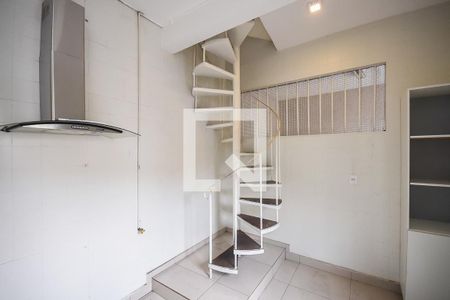 Casa para alugar com 200m², 4 quartos e 3 vagasEscada 