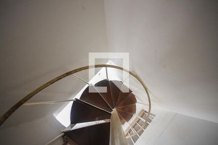 Casa para alugar com 200m², 4 quartos e 3 vagasEscada 