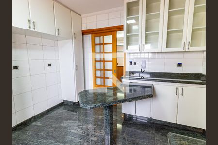 Apartamento para alugar com 170m², 3 quartos e 3 vagas Apartamento para alugar com 170m², 3 quartos e 3 vagasCozinha